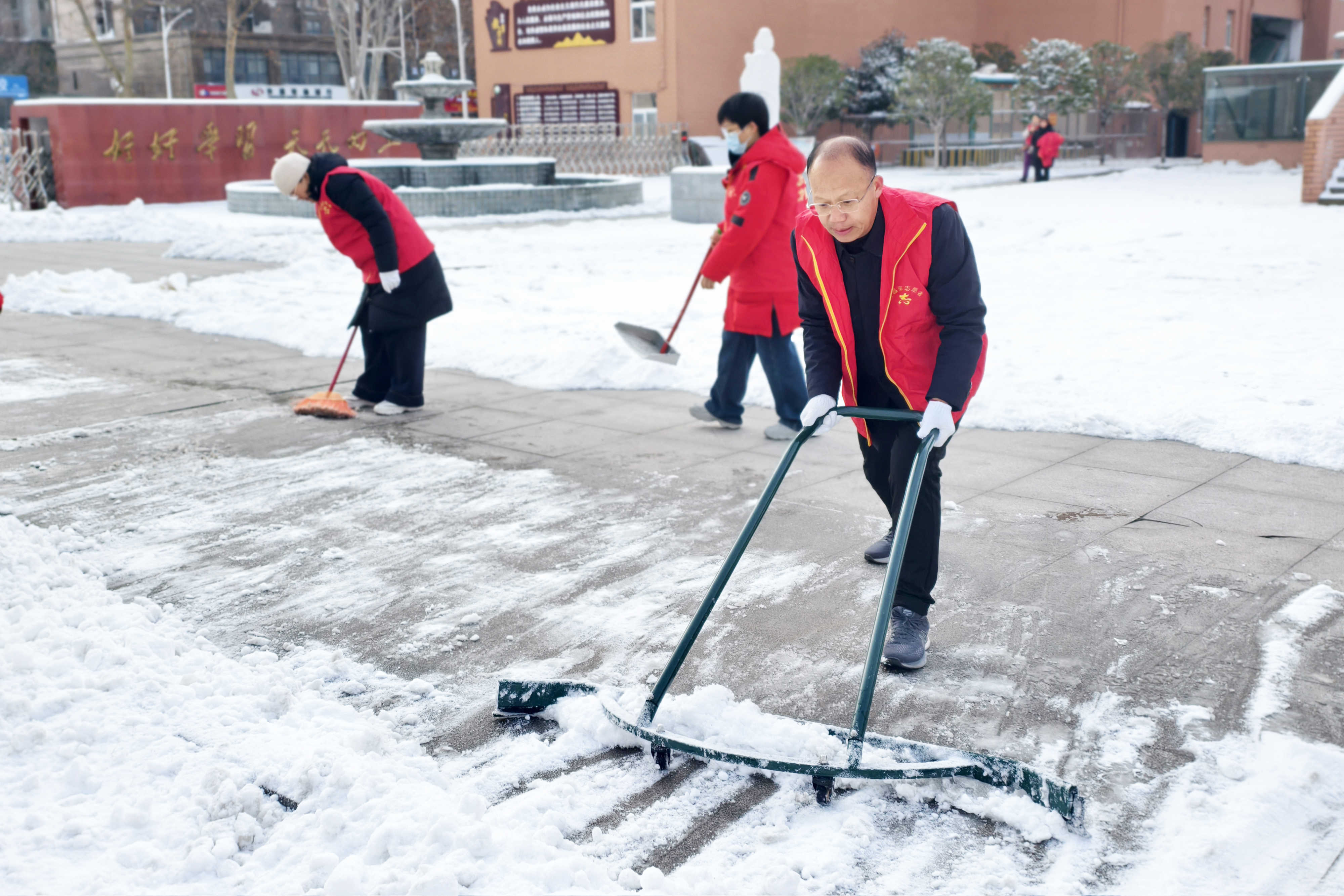 清扫积雪.jpg