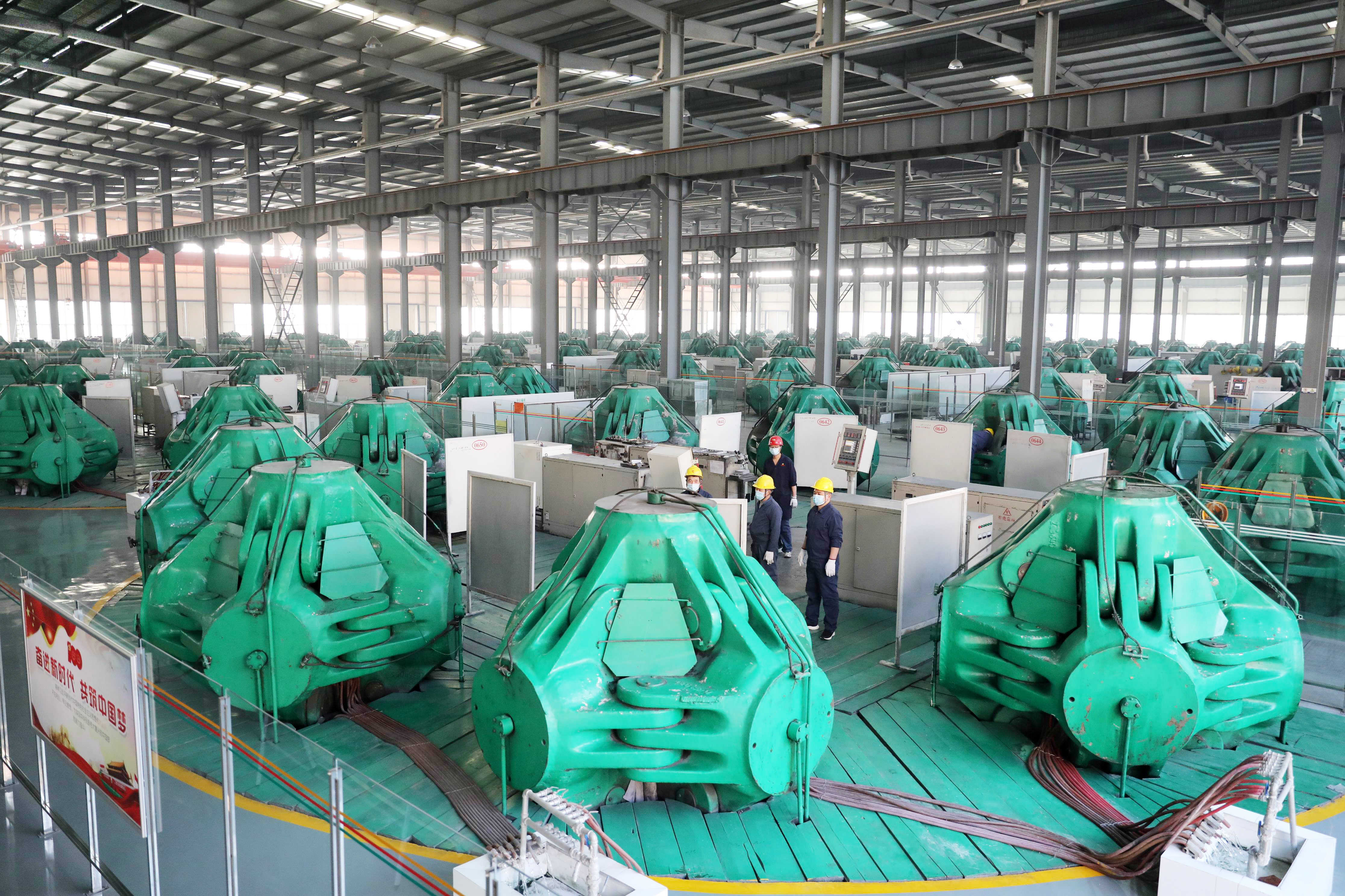 长葛市打造亚洲最大的人造金刚石生产基地。本报记者 乔利峰 摄.jpg