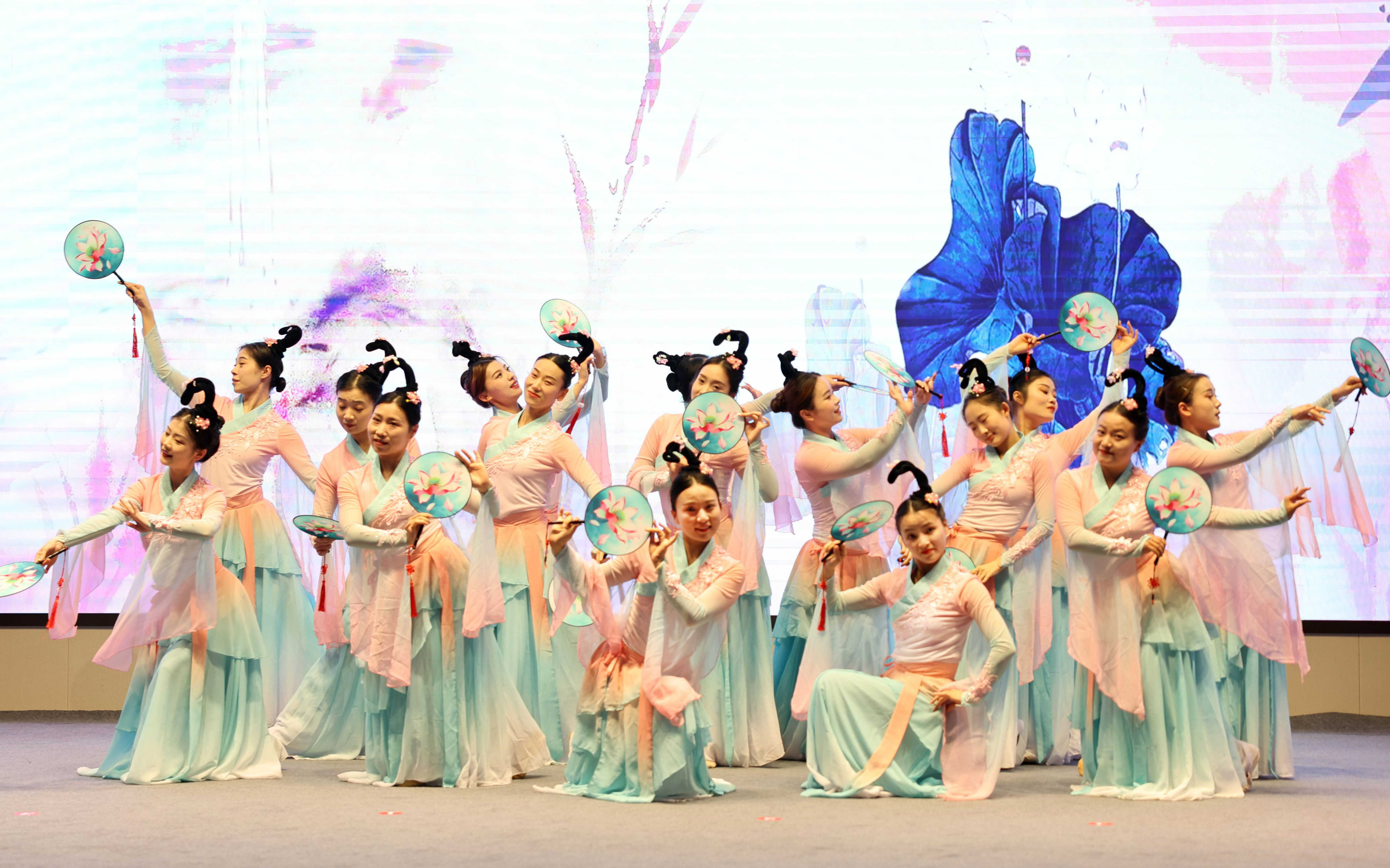 文化演艺丰富多彩。本报记者 乔利峰 摄.jpg